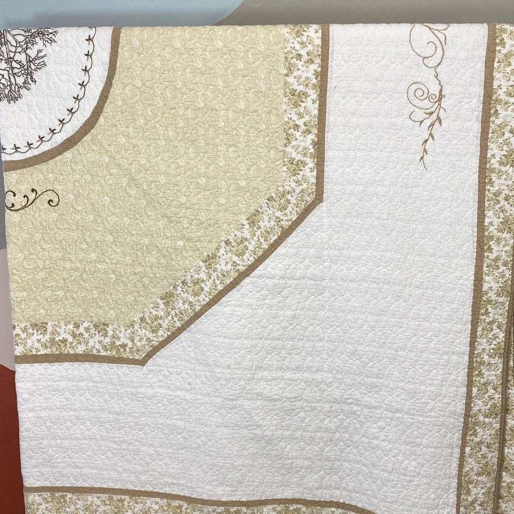 Vintage Patchwork quilt 43x43” machine embroidered cream beige white full queen